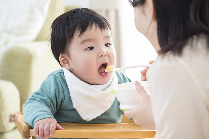 離乳食　食べる