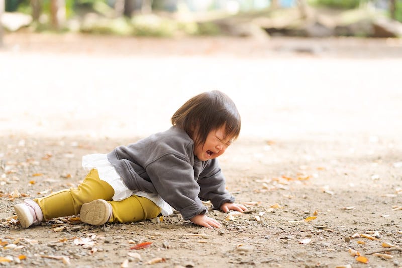 子供　泣いている